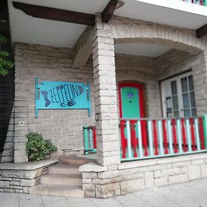 Zeppelin Art-Hostel